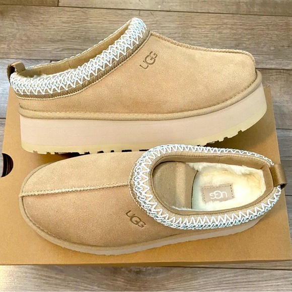 👢👡 UGG TAZZ SAND Platform Slippers SZ 8W 👢👡 - Picture 1 of 3